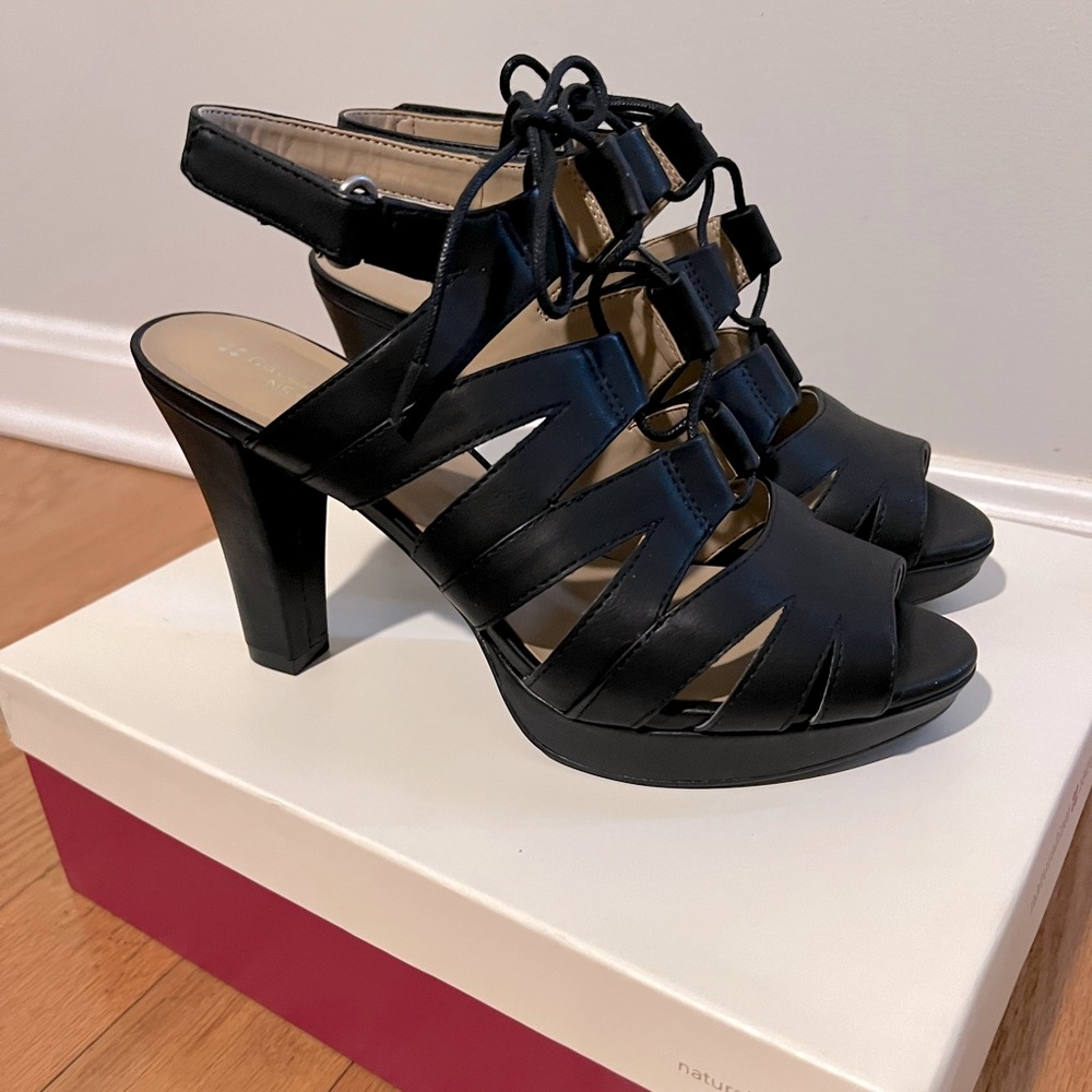 Brand new Naturalizer Kappa heels, 8.5
